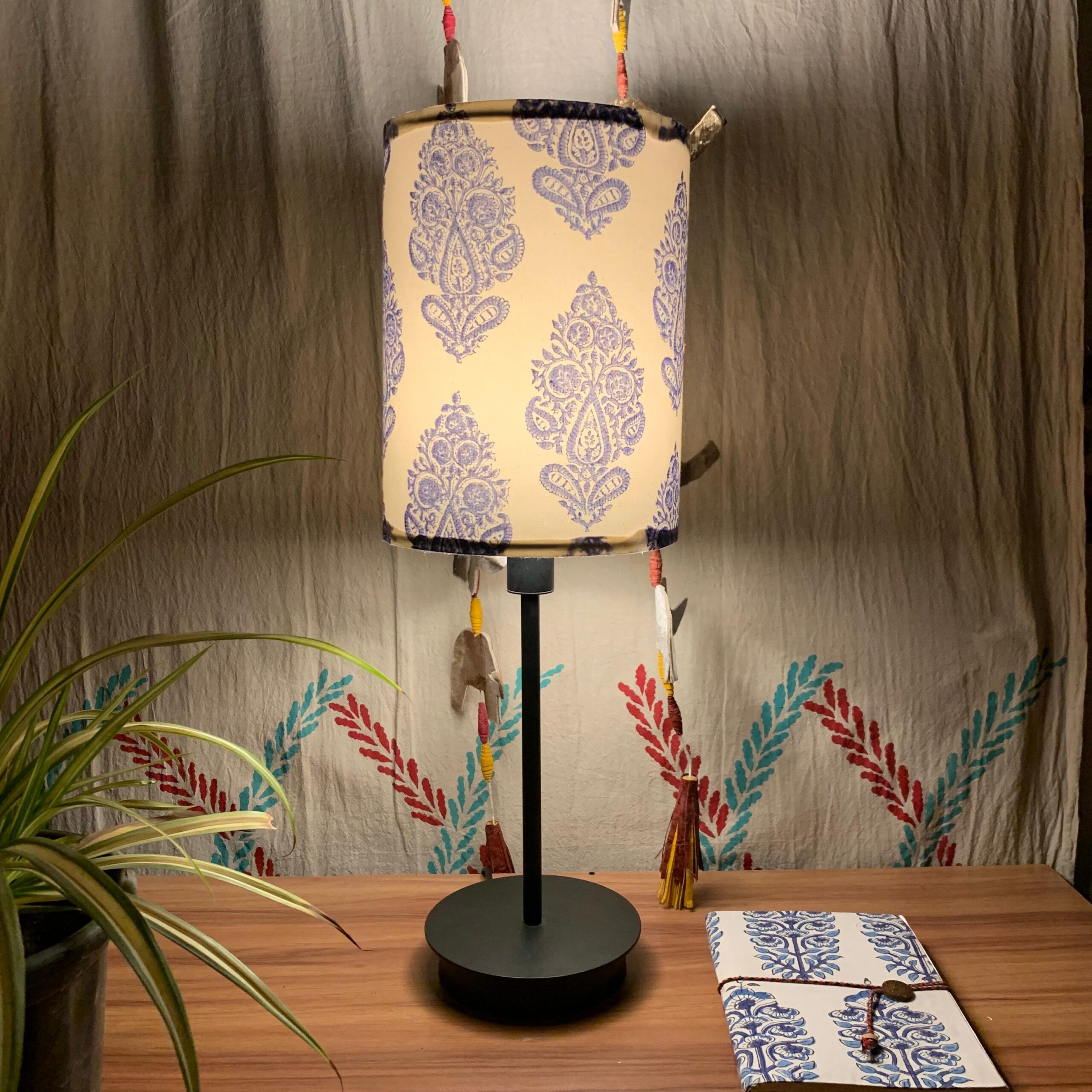 Foldable Lamp_Floral_Whiteandblue_